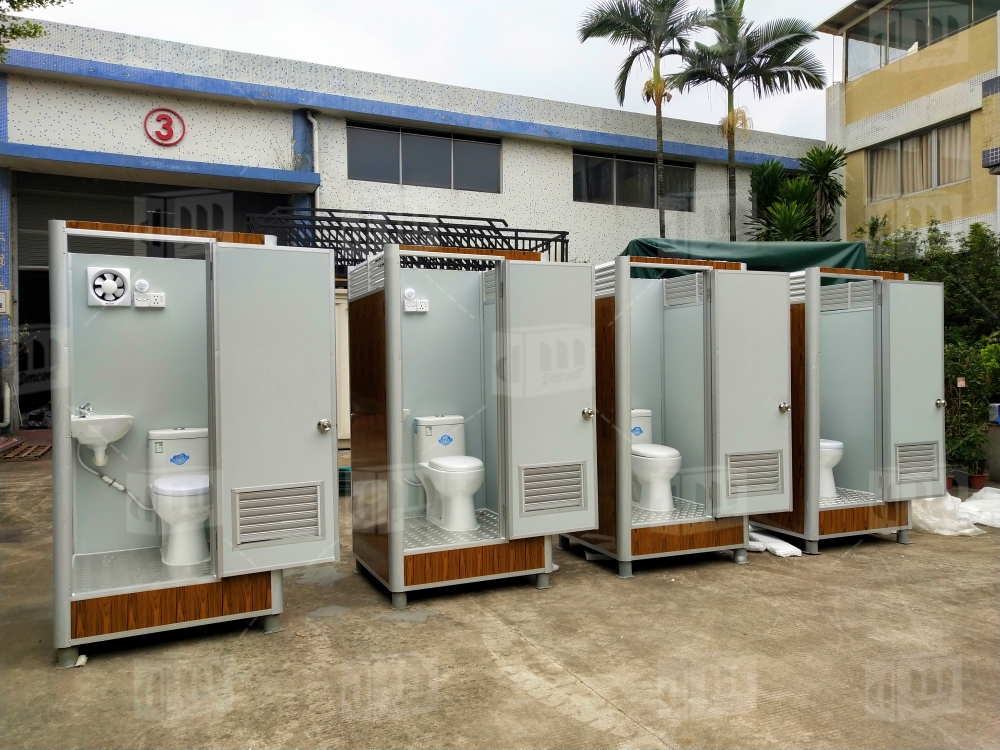 This Portable Toilet Works Like a Dream When Hotels Run Out of Restrooms!